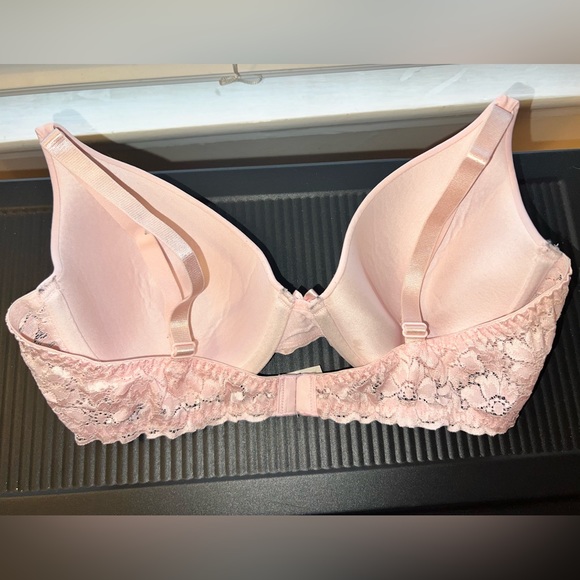 MaidenForm Baby Pink Laced Lined Bra. Size 36D, great condition. Loosely worn. - Picture 7 of 9